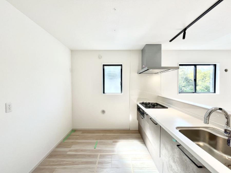 �L�b�`���@������6�������`Kitchen�`�@���R�������鑋�̂���L�b�`���������g���ꏊ�����炱���A�g��������l�����܂����B�������Ƃ����L�b�`���R�[�i�[�͎����L���Ȏd�オ��ƂȂ��Ă���܂��B