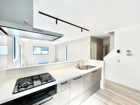 �L�b�`���@������6�������`Kitchen�`�@�u���������͉�����낤�v����ȃL�b�`���Ȃ�v�������藿�����ł����Ⴂ�܂��B�L�b�`������̓��r���O����]�ł��܂��B�Ƒ����Ȃ��邨�Ƃ������ɂ������܂��B