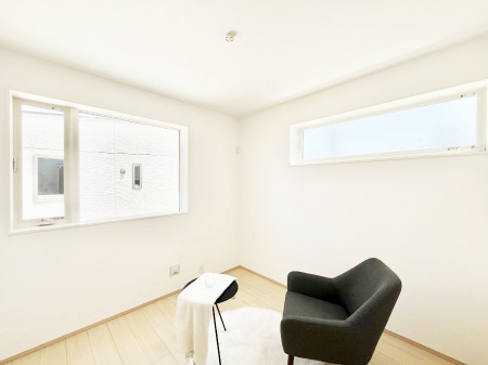�q�������@������No.4���`Bed Room�`�@�q�������͂��q�l�ɂƂ��đ�Ϗd�Ȗ���������܂��B�q����l�ŉ߂�����Ԃ�^���邱�ƂŁA�h���׋����Ԃ����R�Ƒ����܂����畔���̕Еt����|���Ȃǂ��������ƂɌq����܂��B