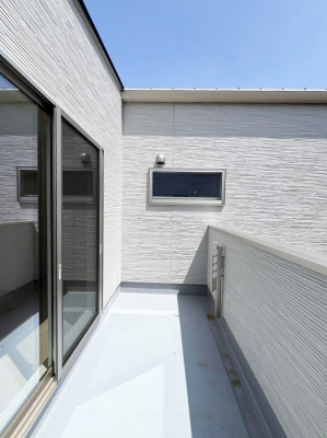 �o���R�j�[�@������No.4���`Balcony�`  �o���R�j�[�͉������z���������݁A���z�c����󕨂��C�����悭�������Ƃ��ł��܂��B�g���₷���J���I�ȃo���R�j�[�ł����z�����������Ղ�~�蒍���A�o���R�j�[�t���Z�܂��B  