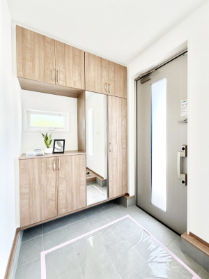 ���ց@������No.3���`Entrance�`�@�Ƃ̒��ł��q�l���}����ŏ��̏ꏊ�ł��錺�ւ́A�Ƃ̈�ۂ��̂��̂ł��I�L�x�Ȍ��֎��[�ŁA����Y��ɕۂ��Ƃ��o���܂��􌺊ւɂ͂����Ղ���[�̉��ʔ��������I