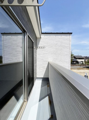 �o���R�j�[�@������No.3���`Balcony�`  �o���R�j�[�͉������z���������݁A���z�c����󕨂��C�����悭�������Ƃ��ł��܂��B�g���₷���J���I�ȃo���R�j�[�ł����z�����������Ղ�~�蒍���A�o���R�j�[�t���Z�܂��B  