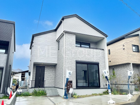 ���n�O�ώʐ^�@�O�ρ`Exterior�`  �ՐÂȏZ��n�Ŏq��ĉƑ��Ƀs�b�^���B  �����̂��U�������K�ȗ΂Ɍb�܂ꂽ�G���A�ŁA���R�ɕ�܂ꂽ���₩�ȕ�炵���������邽�߂́A��Ƃ肠��Z���������Ă��܂��B