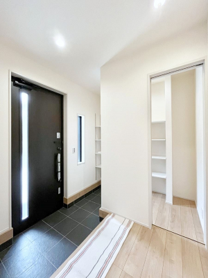 ���ց@�����`Entrance�`�@�Ƃ̒��ł��q�l���}����ŏ��̏ꏊ�ł��錺�ւ́A�Ƃ̈�ۂ��̂��̂ł��I�L�x�Ȍ��֎��[�ŁA����Y��ɕۂ��Ƃ��o���܂��􌺊ւɂ͂����Ղ���[�̉��ʔ��������I