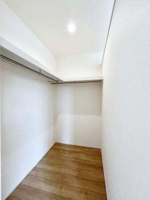 ���̑��@�����`Walk-in Closet�`�@�K�v�Ȃ��̂�R�[�f�B�l�[�g���ꗗ���Ċm�F�ł��A�g�x�x�⏀�����Z���ԂōςރE�H�[�N�C���N���[�[�b�g��ݒu���܂����B�Ƃ̒�����������Ƃ�����֗��Ȏ��[�X�y�[�X�ł��B