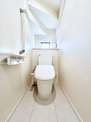 �g�C���@������A�������`Toilet�`�@�������̂��鐅����g�C���̓E�H�V�����b�g�t���ł����g�C���͖����g�킴��𓾂Ȃ����́B����������ۂ������ł��ˁB�g�C����2��������̂Œ��̍��G���ɕ֗��ł��I