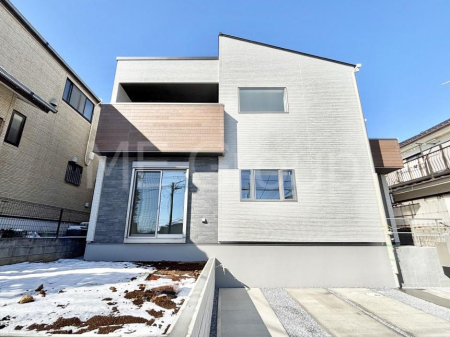 ���n�O�ώʐ^�@�O�ρ`Exterior�`�@��s���œ���̃X���[���C�t���΂Ɉ͂܂ꂽ�y�n�͓s��̌�����Y���ꂻ���B�l�G��ʂ��Ď��R�ƐG�ꍇ����X�|�b�g�����ӂɂ͐��肾������I�Z�݂����Ȃ�ƁB��炵�������B