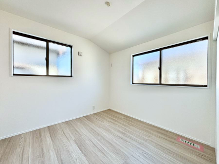 �Q���@�����`Bed Room�`�@2�ʍ̌����m�ۂ������邢�����́A���ʂ����ǂ��A��ϋ��S�n�̗ǂ���ԂƂȂ��Ă���܂��B�u�₩�ȕ��������ċN���钩�́A���K�����̎n�܂�ɁI���������ʕ����ƂĂ��ǂ��Z�܂���