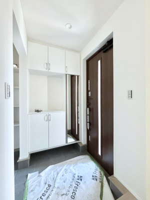 ���ց@�����`Entrance�`�@���ʔ��~���[�t�Ȃ̂ŁA���o�����O�̐g�����Ȃ݃`�F�b�N�Ɂ��􌺊ւ͂��q�l�����o�}�������ԍŏ��̏ꏊ�A�A���Ă��鎞�ɓ���ŏ��̏ꏊ�B����ȏꏊ�����炱���A���ǂ���ԂɁc��