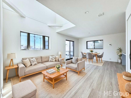 ���r���O�@�����`Living�`�@�O���̗��Ȃ��V���v���ł�������LDK�B�傫�ȑ�������������������ނ̂Ŏ��������邭�A�Ƒ��̌e���̏�Ƃ��ăs�b�^���ł��B�J�����Ɠ�������̗ǂ��𐥔񂲗����������I�@���Ƌ��CG�ł�