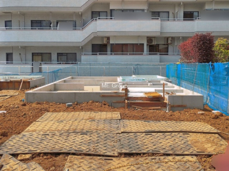 ���n�O�ώʐ^�@��1�������`Exterior�`�@��s���œ���̃X���[���C�t���΂Ɉ͂܂ꂽ�y�n�͓s��̌�����Y���ꂻ���B�l�G��ʂ��Ď��R�ƐG�ꍇ����X�|�b�g�����ӂɂ͐��肾������I  