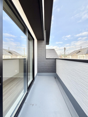 ���̑����ρ@�����`Balcony�`�@�傫�ȋ�Ɉ͂܂ꂽ�C�����̂����ƁB�o���R�j�[��`�������ň��|�I�ȊJ�����ɕ�܂�܂��B�����d�l�ʐ^    