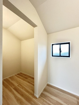 ���̑����ρ@�����`Walk-in Closet�`�@�����Ղ���[�ł���E�H�[�N�C���N���[�[�b�g�������B�ߗނ⏬�����������萮���ł��A�����̃R�[�f�B�l�[�g���X���[�Y�ɁB�����d�l�ʐ^  