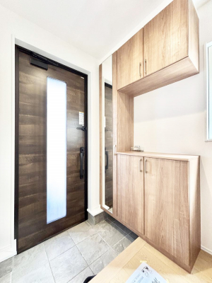 ���ց@������No.1���`Entrance�`�@�Ƃ̒��ł��q�l���}����ŏ��̏ꏊ�ł��錺�ւ́A�Ƃ̈�ۂ��̂��̂ł��I�L�x�Ȍ��֎��[�ŁA����Y��ɕۂ��Ƃ��o���܂��􌺊ւɂ͂����Ղ���[�̉��ʔ��������I