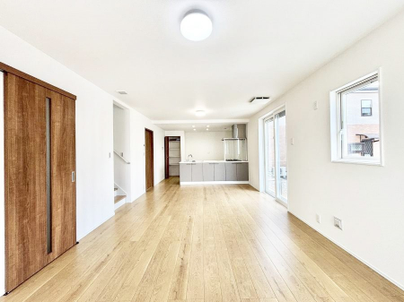 ���r���O�@������No.1���`Living�`�@���r���O�ɊK�i�̂���Ԏ��ł���Ƒ��̃R�~���j�P�[�V�������X���[�Y�Ɏ��܂��ˁ��Ƃ肠���炵�ƐS�n�悢�Z�����a���ґ�Ȏ��Ԃ����Ƒ��݂�Ȃł��߂����������B