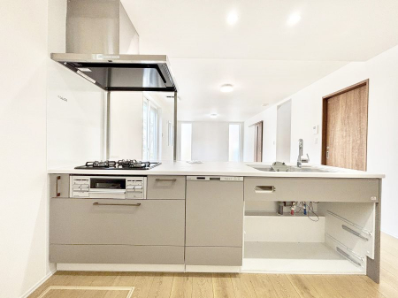 �L�b�`���@������No.1���`Kitchen�`�@��b���e�ރ��r���O�A�������������Ȃ�L�b�`���B�Ƃ́A�������������ł͂Ȃ��A��炵��������A���K�ɂ���ꏊ�B�Ί�̖����A���炬�̓��X�̂��߂ɁA�ŐV�̐ݔ��E�d�l���̗p�B