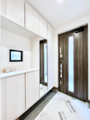 ���ց@�����`Entrance�`�@���ʔ��~���[�t�Ȃ̂ŁA���o�����O�̐g�����Ȃ݃`�F�b�N�Ɂ��􌺊ւ͂��q�l�����o�}�������ԍŏ��̏ꏊ�A�A���Ă��鎞�ɓ���ŏ��̏ꏊ�B����ȏꏊ�����炱���A���ǂ���ԂɁc��