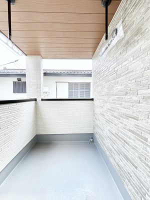 �o���R�j�[�@�����`Balcony�`  �o���R�j�[�͉������z���������݁A���z�c����󕨂��C�����悭�������Ƃ��ł��܂��B  �g���₷���J���I�ȃo���R�j�[�ł����z�����������Ղ�~�蒍���A�o���R�j�[�t���Z�܂��B  