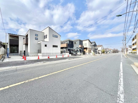 ���n�O�ώʐ^�@�O�ρ`Exterior�`�@�O�ʓ��H�F�� 16m �����@�O�ʓ��H�͊ՐÂȏZ��n���͂���Ԓʂ�̏��Ȃ����H�B���Ԃ̏o��������炭�炭�ł��I���s���_�E���n���w�̂���]�́A���C�y�ɂ��₢���킹���������I