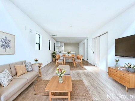 ���r���O�@�����`Living�`�@�Ƒ��̉�b��Ί炪�s���������r���O�ł��B�q���������Ă�p�����Ȃ���A�傫�ȃ\�t�@��_�C�j���O�e�[�u���ł������H���������肭�났�����􂻂�Ȗ������������Ԃł��I���Ƌ��CG�ł�