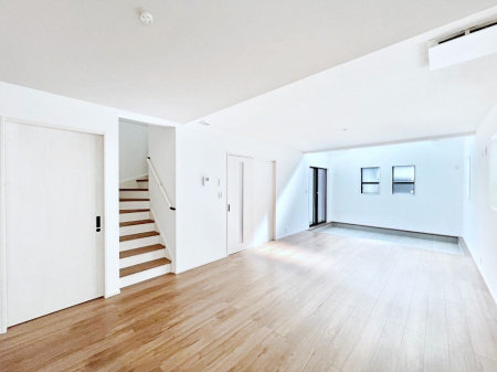 ���r���O�@�����`Living�`�@���r���O�ɊK�i�̂���Ԏ��ł���Ƒ��̃R�~���j�P�[�V�������X���[�Y�Ɏ��܂��ˁ��Ƃ肠���炵�ƐS�n�悢�Z�����a���ґ�Ȏ��Ԃ����Ƒ��݂�Ȃł��߂����������B