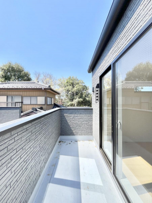 �o���R�j�[�@�����`Balcony�`  �o���R�j�[�͉������z���������݁A���z�c����󕨂��C�����悭�������Ƃ��ł��܂��B  �g���₷���J���I�ȃo���R�j�[�ł����z�����������Ղ�~�蒍���A�o���R�j�[�t���Z�܂��B  