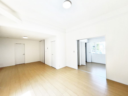 ���̑����ρ@�����`Living�`�@�����ɂ݂͂�Ȃ��W���A�H���Ɗy������b���n�܂�B�b�ɖ����ɂȂ肷���āA��������Y��锼�߂��ɂȂ��Ă��܂��B����ȑ��̊Ԃ̍K�������������Ă����ꏊ�ł��肽���B