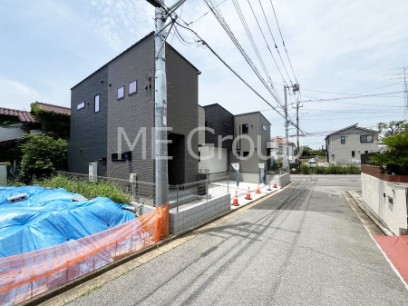 ���n�O�ώʐ^�@�O�ρ`Exterior�` �@�O�ʓ��H�F�k�� 5m �����@�O�ʓ��H�͊ՐÂȏZ��n���͂���Ԓʂ�̏��Ȃ����H�B���Ԃ̏o��������炭�炭�ł��I���s���_�E���n���w�̂���]�́A���C�y�ɂ��₢���킹���������I