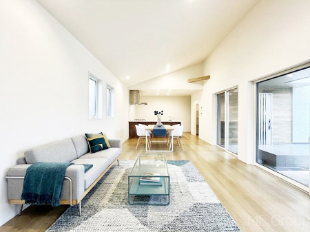 ���r���O�@�������������͋C�̂k�c�j�͉Ƒ��݂�Ȃ̉��K��ԁ��Ƌ��CG�ł�