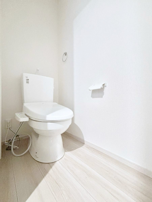 �g�C���@������1�������`Toilet�`�@�Y��E�X�b�L���E���K�ȃE�H�V�����b�g�t�g�C���ł��낰���Ԃł��B�g�C���͖����g�킴��𓾂Ȃ����́B����������ۂ������ł��ˁB�g�C����2��������̂Œ��̍��G���ɕ֗��ł��I