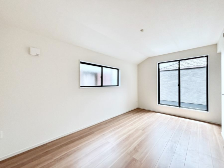 �Q���@������3�������`Bed Room�`�@2�ʍ̌����m�ۂ������邢�����́A���ʂ����ǂ��A��ϋ��S�n�̗ǂ���ԂƂȂ��Ă���܂��B�u�₩�ȕ��������ċN���钩�́A���K�����̎n�܂�ɁI���������ʕ����ƂĂ��ǂ��Z�܂���