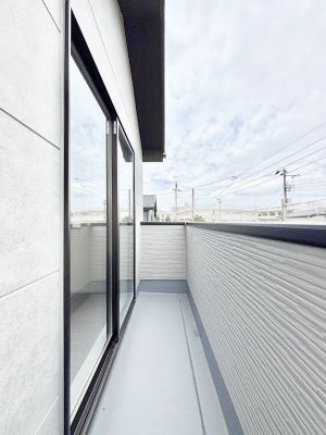 �o���R�j�[�@������3�������`Balcony�`  �o���R�j�[�͉������z���������݁A���z�c����󕨂��C�����悭�������Ƃ��ł��܂��B  �g���₷���J���I�ȃo���R�j�[�ł����z�����������Ղ�~�蒍���A�o���R�j�[�t���Z�܂��B  