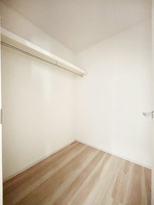 ���̑��@�����`Walk-in Closet�`�@�K�v�Ȃ��̂�R�[�f�B�l�[�g���ꗗ���Ċm�F�ł��A�g�x�x�⏀�����Z���ԂōςރE�H�[�N�C���N���[�[�b�g��ݒu���܂����B�Ƃ̒�����������Ƃ�����֗��Ȏ��[�X�y�[�X�ł��B