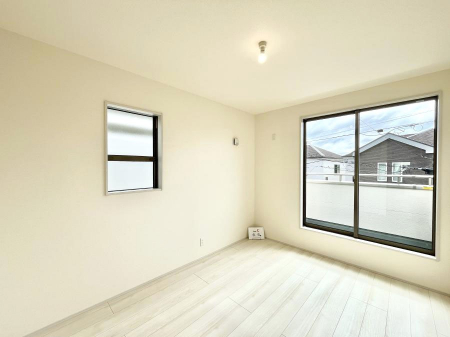 ���̑����ρ@�������P�������`Bed Room�`�@2�ʍ̌����m�ۂ������邢�����́A���ʂ����ǂ��A��ϋ��S�n�̗ǂ���ԂƂȂ��Ă���܂��B�u�₩�ȕ��������ċN���钩�́A���K�����̎n�܂�ɁI�������肪�ƂĂ��ǂ��Z�܂���