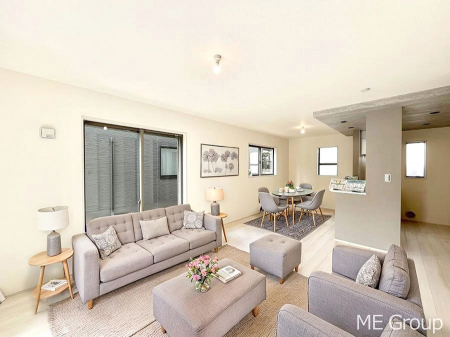 ���r���O�@�������P�������`Living�`�@�Ƒ��̐H����c���̂ق��A�q�ǂ���V�΂�����A�F�l���������肷��LDK�͏Z�܂��̒��S�B�����ԉ߂����ꏊ������A���̋�Ԃ͏Z�܂��S�̂̋��S�n�����E���܂��B���Ƌ��CG�ł�