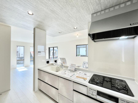 �L�b�`���@�������P�������`Kitchen�`�@�u���������͉�����낤�v����ȃL�b�`���Ȃ�v�������藿�����ł����Ⴂ�܂��B�L�b�`������̓��r���O����]�ł��܂��B�Ƒ����Ȃ��邨�Ƃ������ɂ������܂��B