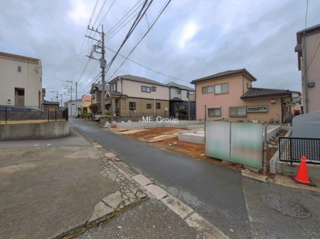 ���n�O�ώʐ^�@�`Exterior�`�@�O�ʓ��H�F�� 3.4m �����@�O�ʓ��H�͊ՐÂȏZ��n���͂���Ԓʂ�̏��Ȃ����H�B���Ԃ̏o��������炭�炭�ł��I���s���_�E���n���w�̂���]�́A���C�y�ɂ��₢���킹���������I