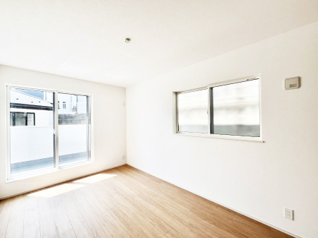 ���̑����ρ@�������S�������`Bed Room�`�@2�ʍ̌����m�ۂ������邢�����́A���ʂ����ǂ��A��ϋ��S�n�̗ǂ���ԂƂȂ��Ă���܂��B�u�₩�ȕ��������ċN���钩�́A���K�����̎n�܂�ɁI���������ʕ����ƂĂ��ǂ��Z�܂���