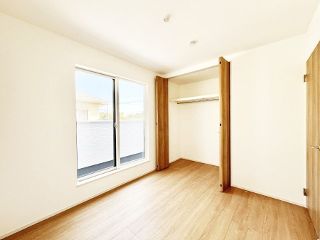 �Q���@�������S�������`Bed Room�`  �S�����ɂ͎��[�N���[�[�b�g�������I���i�g���̂��m���⏬���͂������A�G�ߕ��̂��m���Ȃǂ���������Ɛ������ڂ����܂������܂��B  ������Ԃ��L���g�p�ł��܂��ˁB