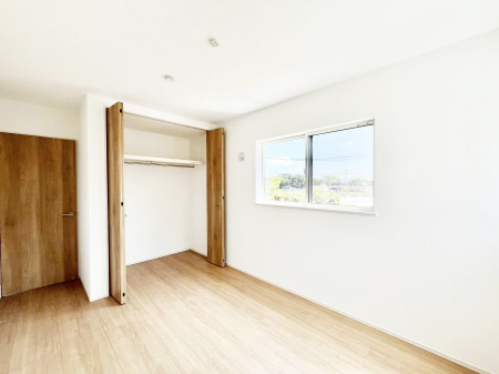 �q�������@�������S�������`Bed Room�`�@�q�������͂��q�l�ɂƂ��đ�Ϗd�Ȗ���������܂��B�q����l�ŉ߂�����Ԃ�^���邱�ƂŁA�h���׋����Ԃ����R�Ƒ����܂����畔���̕Еt����|���Ȃǂ��������ƂɌq����܂��B