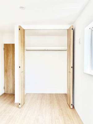 ���[�@�������S�������`Closet�`�@�ǖʃN���[�[�b�g������΃^���X��u���K�v���Ȃ��A�o������̂Ȃ��X�b�L����Ԃ��ێ��ł��܂��B����ꂽ�X�y�[�X��L���Ɋ��p�ł������B�ߗނ��̕i�Ȃǂ����Ղ���[�o���܂��ˁ�