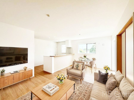 ���r���O�@�������S�������`Living�`�@�Ƒ��̉�b��Ί炪�s���������r���O�ł��B�傫�ȃ\�t�@��_�C�j���O�e�[�u���ł������H���������肭�났�����􂻂�Ȗ������������Ԃł��I���Ƌ��CG�ł�