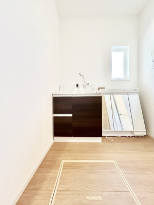 ���ʑ�E���ʏ��@�������S�������`Dressing Room�`�@�Â��Ȃ肪���Ȑ��ʏ�����������ƍ̌��Ɗ��C���\�Ȃ̂ŋC�����悭���g�������܂��B�O�ʋ��^�C�v�̐��ʑ�͋������[�ŎU�炩�肪���Ȑ��ʏ����X�b�L����