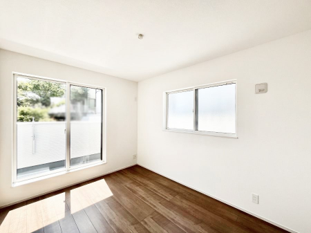 �Q���@�������U�������`Bed Room�`�@2�ʍ̌����m�ۂ������邢�����́A���ʂ����ǂ��A��ϋ��S�n�̗ǂ���ԂƂȂ��Ă���܂��B�u�₩�ȕ��������ċN���钩�́A���K�����̎n�܂�ɁI���������ʕ����ƂĂ��ǂ��Z�܂���