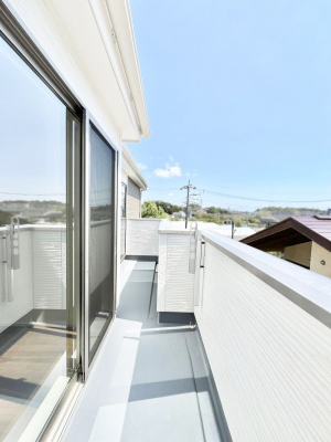 �o���R�j�[�@�������U�������`Balcony�`  �o���R�j�[�͉������z���������݁A���z�c����󕨂��C�����悭�������Ƃ��ł��܂��B�g���₷���J���I�ȃo���R�j�[�ł����z�����������Ղ�~�蒍���A�o���R�j�[�t���Z�܂��B  