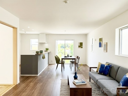 ���r���O�@�������������͋C�̂k�c�j�͉Ƒ��݂�Ȃ̉��K��ԁ��Ƌ��CG�ł�