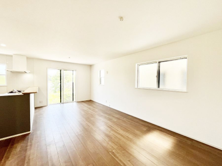 ���r���O�@�傫�ȑ����炽���Ղ�̗z���ƕ����������郊�r���O