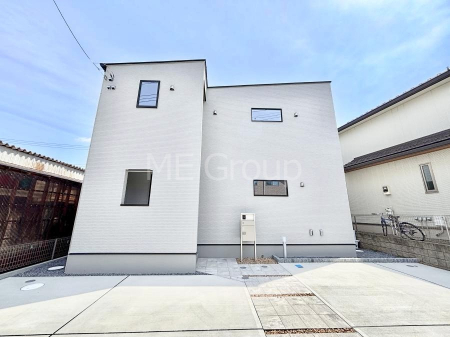 ���n�O�ώʐ^�@�O�ρ`Exterior�`�@��s���œ���̃X���[���C�t���΂Ɉ͂܂ꂽ�y�n�͓s��̌�����Y���ꂻ���B�l�G��ʂ��Ď��R�ƐG�ꍇ����X�|�b�g�����ӂɂ͐��肾������I�Z�݂����Ȃ�ƁB��炵�������B