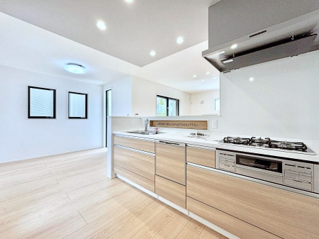 �L�b�`���@�����`Kitchen�`�@��b���e�ރ��r���O�A�������������Ȃ�L�b�`���B�Ƃ́A�������������ł͂Ȃ��A��炵��������A���K�ɂ���ꏊ�B�Ί�̖����A���炬�̓��X�̂��߂ɁA�ŐV�̐ݔ��E�d�l���̗p�B