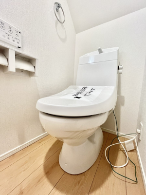 �g�C���@�������Q�������`Toilet�`�@�������̂��鐅����g�C���̓E�H�V�����b�g�t���ł����g�C���͖����g�킴��𓾂Ȃ����́B����������ۂ������ł��ˁB�g�C����2��������̂Œ��̍��G���ɕ֗��ł��I